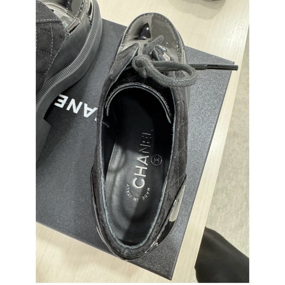 CHANEL Women's Black Quilted Lace-Up Loafers - Picture 4 of 4